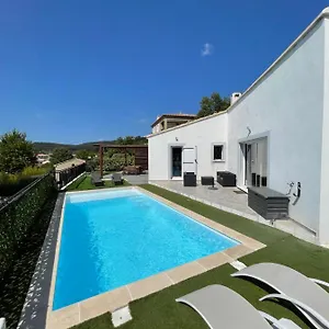 https://villa-dexception-avec-piscine-cuers.fr-provencehotel.com